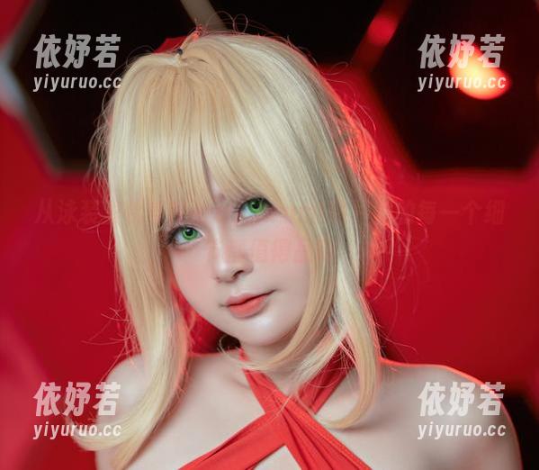 从泳装里化身Nero，Azami照片里的每一个细节都值得品味