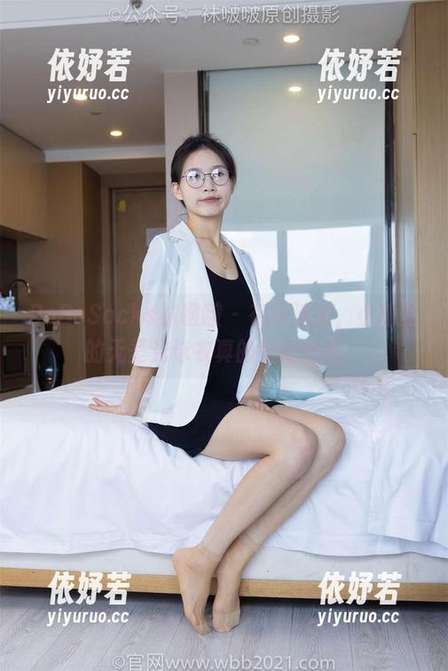 BoBoSocks袜啵啵-小甜豆 BoBoSocks袜啵啵 - 在泳池边,小甜豆的无圣光泳衣真的好嗯好萌。
