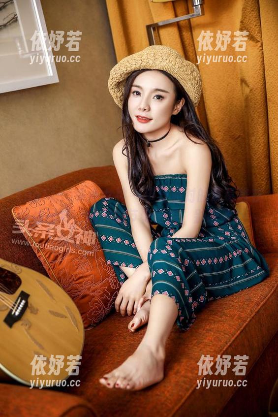 TouTiao头条女神 - 单身派对的草莓酱在线写真，舔屏的节奏慢点，别噎着！