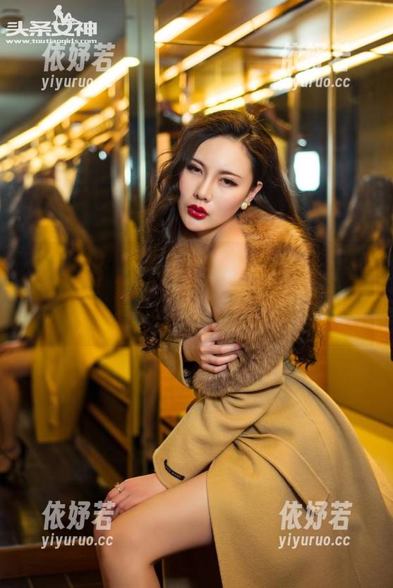 TouTiao头条女神-阿依努尔瓦娅 TouTiao头条女神 - 阿依努尔瓦娅同学的体操服真有点意思,私拍美图就让人忍不住多看几眼。