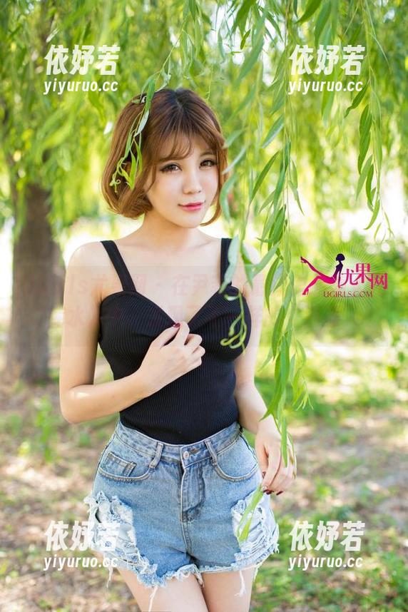 UGirls尤果网 - 在尹菲的最新作品集《死库水》中，发现了不一样的“清凉”