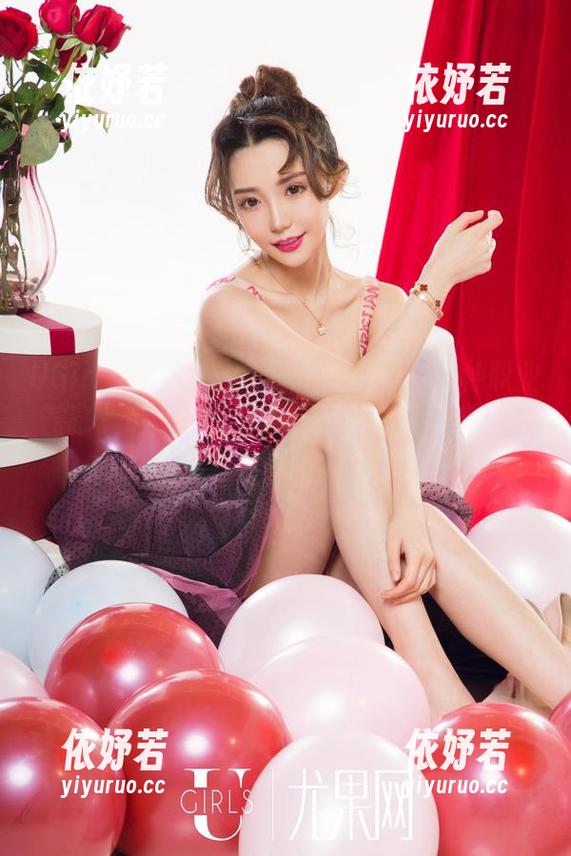 UGirls尤果网 - 徐梓伊的图集：那种职业气息十足，但又好像一不小心“透漏了什么”。