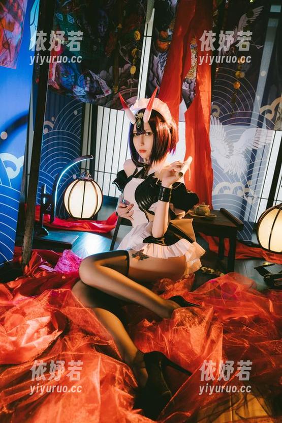 Vams子在线，黑白作品的表面，似乎在和我闹别扭。