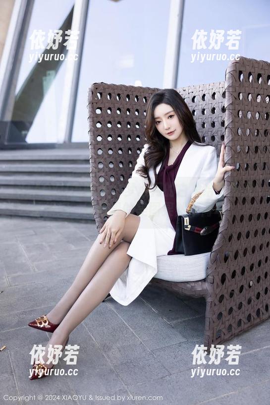 XIAOYU语画界 - 梦心月的白裙给了我灵魂拷问，图包里的美图果然不简单！