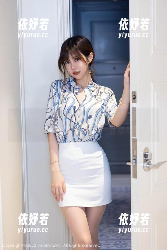 Xiuren秀人网-Carol周妍希 Xiuren秀人网 - 短裙与风的亲密接触,Carol周妍希的定制图集,一言难尽的美感