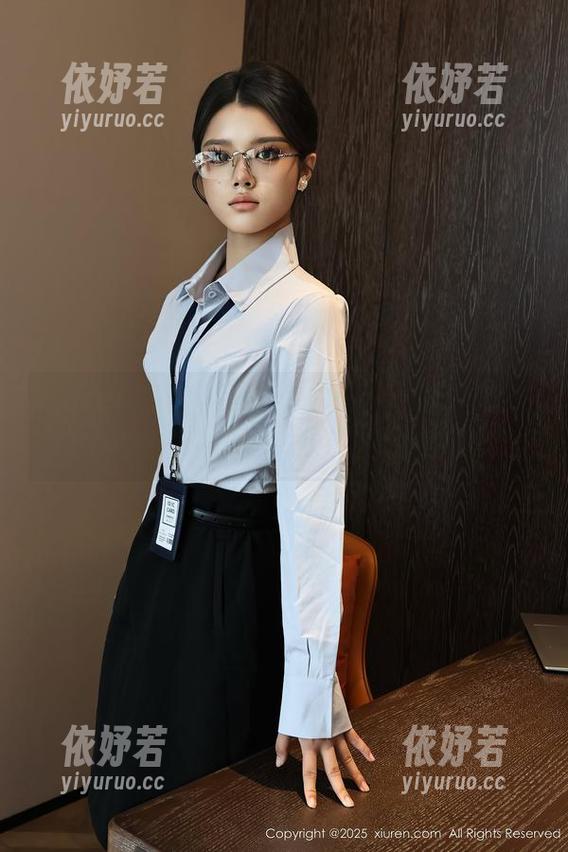 Xiuren秀人网 - 隔壁学妹不再孤单，MOON嘉依说：高清写真集来撩你眼球！