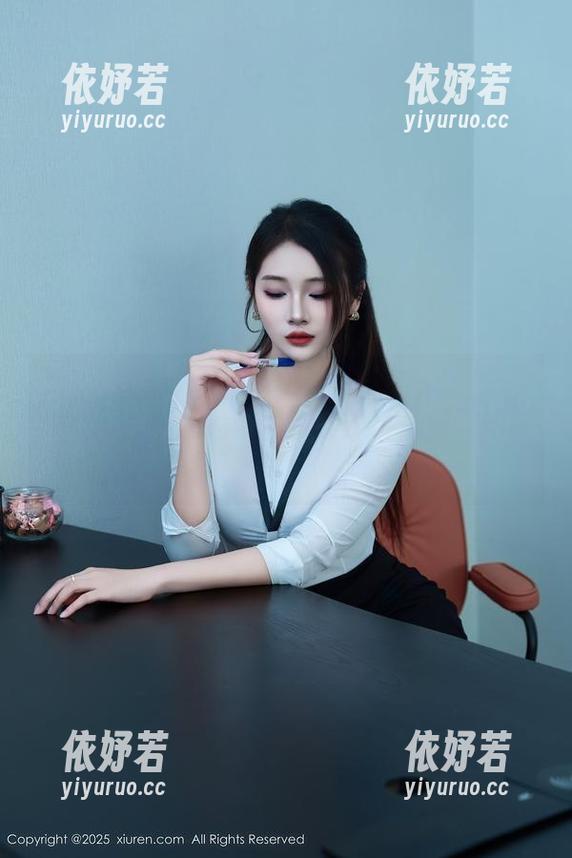 Xiuren秀人网-史雨姐姐 Xiuren秀人网 - 爱你穿的每一套:史雨姐姐的写真作品图集,真的要入侵你的眼球!