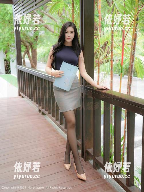 Xiuren秀人网 - 夏可馨amii化身兔女王，美图里的姿势真的很好看，套图里藏的那点小心思，让人想多想。