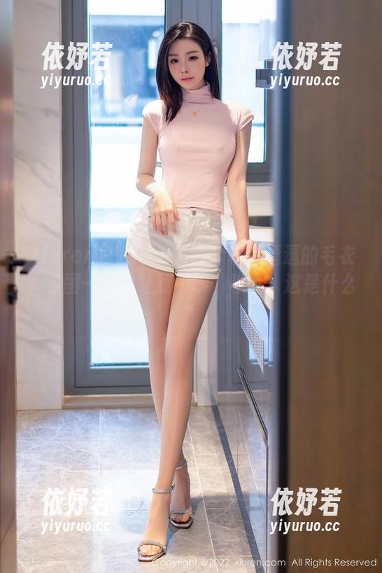 Xiuren秀人网-小逗逗 Xiuren秀人网 - 偷偷分享小逗逗的毛衣,原图一出就让我…咦,等等。这是什么?