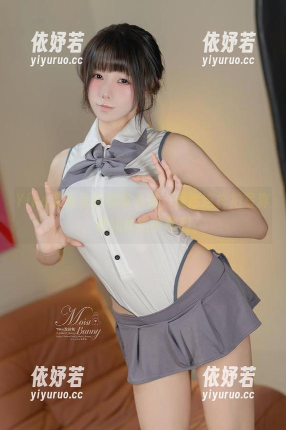 Yiko湿润兔的邻家小妹，居然这样拍写真，真让我出乎意料。