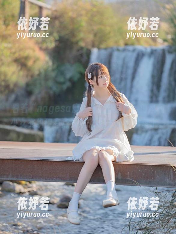 看着“nagesa魔物喵”的新作，海风和少女交织得有点儿迷-不知道该看哪里了。