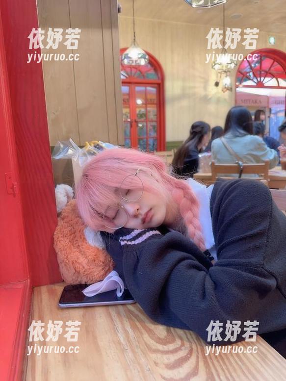 wendydydydy_酱油 Wendy和她的黑猫妹妹高清合集,居然让一只猫变得无比深沉。