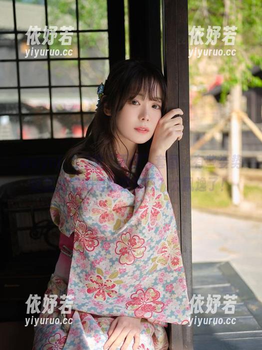 wuyo(우요)的“天使”套图，有些姿势让我觉得她是在罚款吗？太飘逸了！