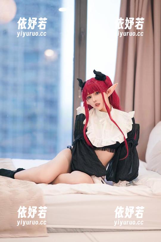 想和高卷杏一起在女神异闻录里驻足？看看你夏夏的cos图册吧，勾起小小心思。