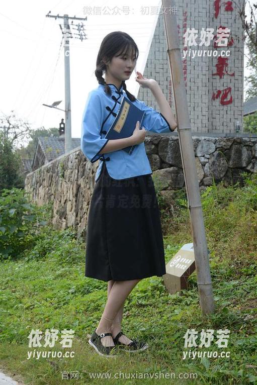 初夏女神-安妮 初夏女神 - 安妮的红枫:我没给你钱,但照片肯定免费!