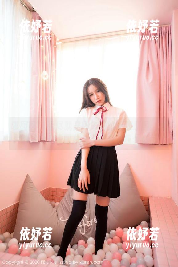 嗲囡囡-就是阿朱啊 嗲囡囡 - 看尽就是阿朱啊的制服原图:果然紧身的衣服总让人想多了些什么。