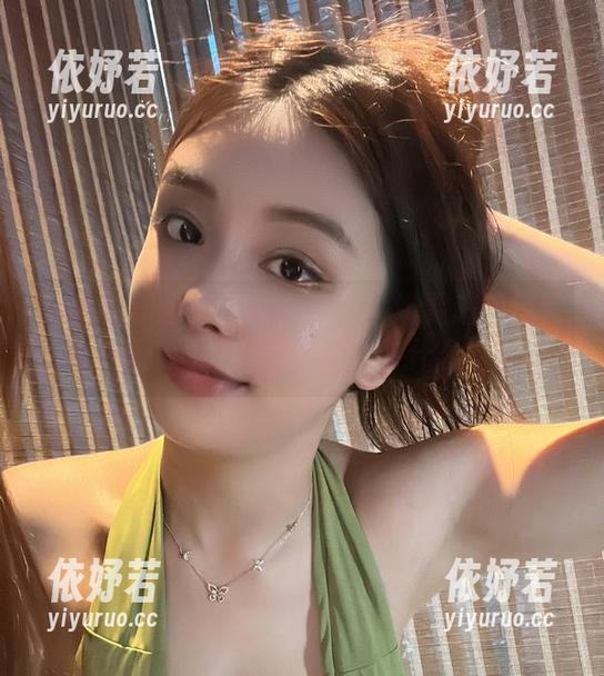 奶雯 微密圈 - 私房图片小集合:奶雯超短黑皮裙,真想问问裙子在思考些什么奶酪?