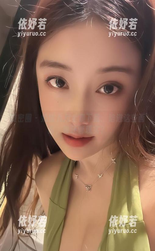 奶雯 微密圈 - 奶雯九月全集下载:陷进这些画面,谁还管现实?
