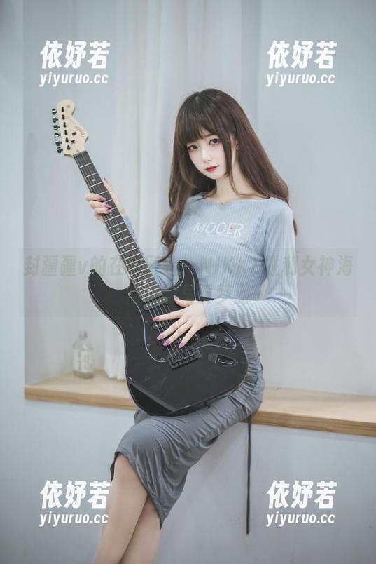 封疆疆v的在线冒险：NIKKE胜利女神海伦娜的写真梦游