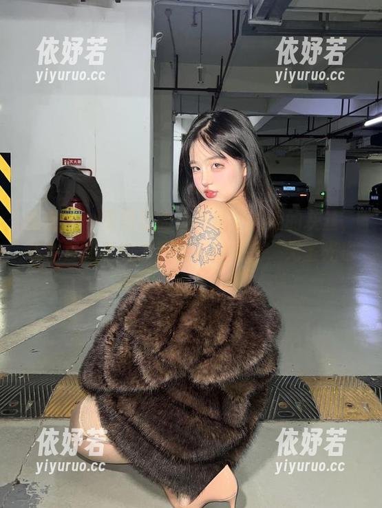 小优优子 微密圈 - 原图里的小优优子和她的灰丝,貌似直接击中了我的审美神经,无圣光也是可以好看的呀。