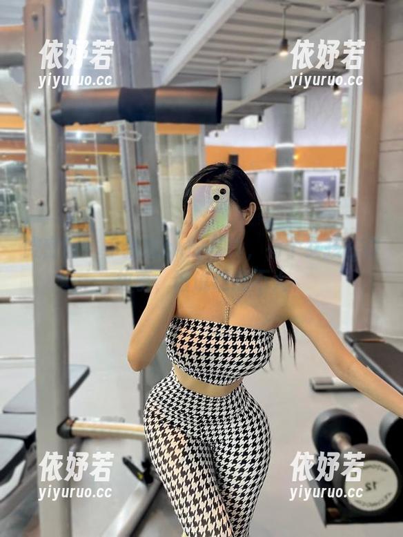 小猫咪ck 微密圈 - 小猫咪ck的写真,有个女孩在讲故事,话说进展不大