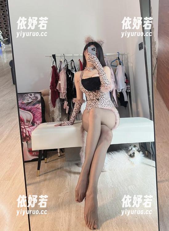小玉吃果冻 微密圈 - 小玉吃果冻的新一组玉足美腿高清套图,你确定能承受得住?