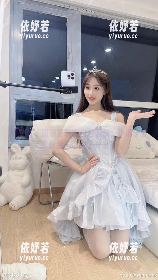 微密圈 - 暗藏玄机的白色蕾丝：小萌子分享给我们带来了什么？