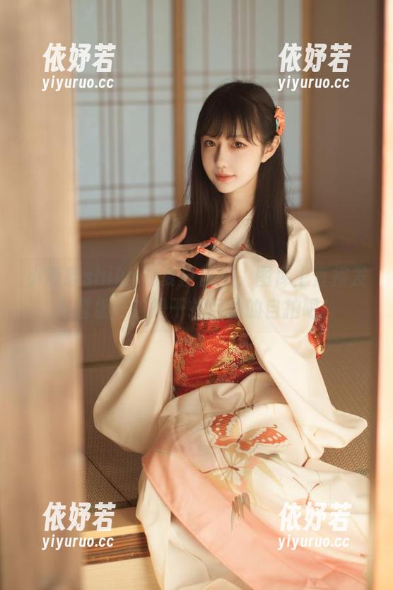 小鹿鹿shika的夏日自拍，图库上直接发布晋级：这是干扰目的的自拍吧！