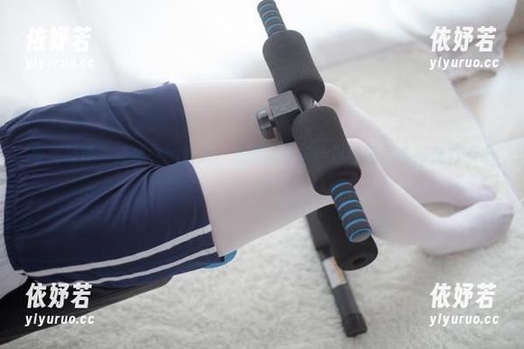 少女秩序-乐栀 少女秩序 - 连体衣的魔力,乐栀真会选!这组图包看得我有点出神