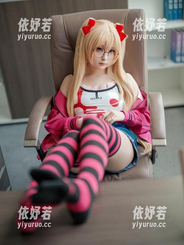 一组幼水铃衣的私房小猫猫，画面感真够让人瞄半天的！