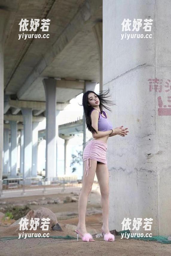 微密圈 - 徐珺大哥穿水手服的私房照，风格百变，正经点儿吧！