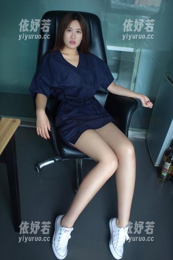 推女郎-王馨瑶 推女郎 - 最新王馨瑶纯白合集:白得像我家新买的沙发,太吸引人了,心在摇摆。