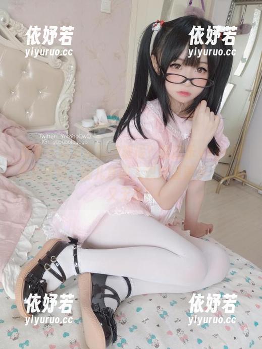 摇摇乐yoyo 想要牛奶里藏的沙糖橘?摇摇乐yoyo的私拍图包,腿儿直叫人想知道更多,甜蜜又无畏!