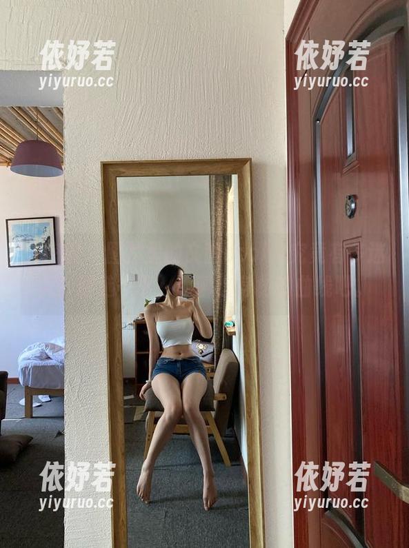 微密圈 - 图片里的文茜cool，究竟有多迷人？精选一下，聊聊这身材的曲线吧。