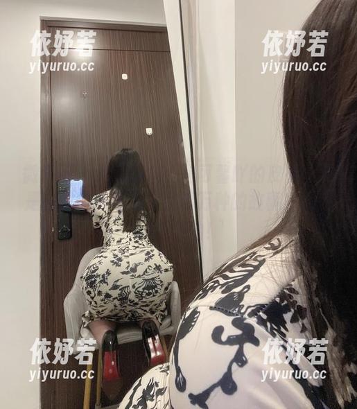 是可馨吖 微密圈 - 最新爆料:是可馨吖的皮衣不只是在炫酷,还是个风情万种的故事!图片拼图开始!