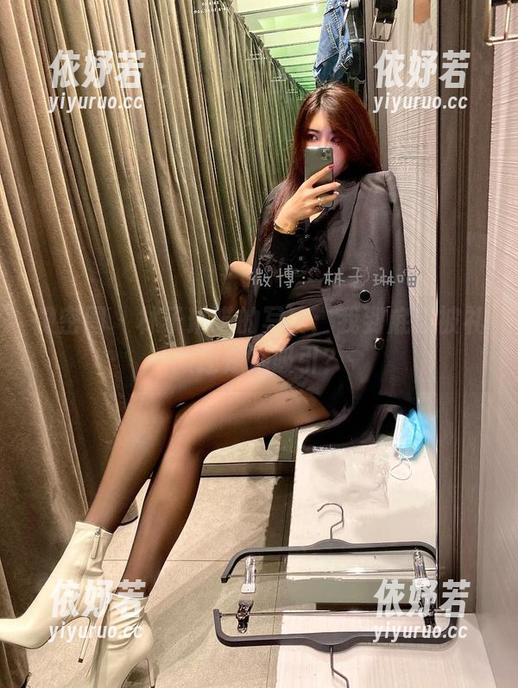 林子琳喵 微密圈 - 林子琳喵的写真:我到底该被礼服还是她吸引?