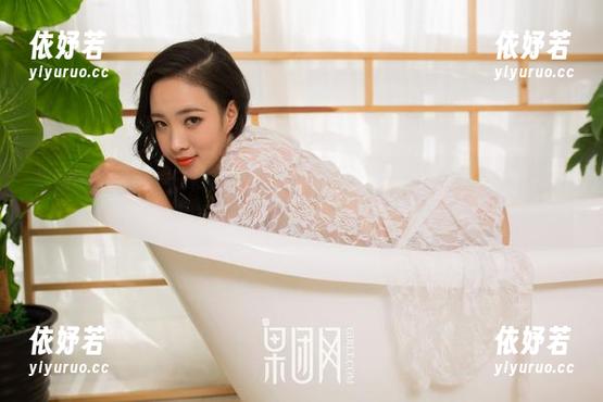 果团网-王婉悠 果团网 - 好吧,白衬衫确实很普通,但穿在王婉悠身上怎就不一样了呢?原图趁现在下载!