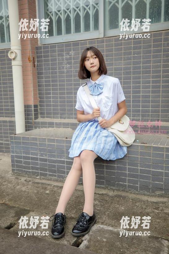 梦丝女神 - 免费套图，现在小亦菲的小蛮腰让人心里多了个小小愿望…