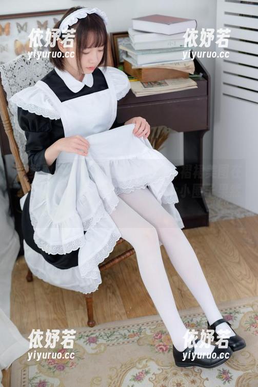 森萝财团 - 吸吸的白丝少女百褶裙美图在线，有点儿傻傻的像我，这个小圈子果然不简单。