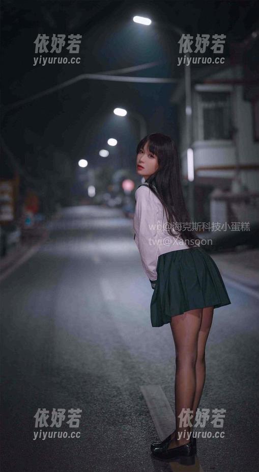 兔女郎献上免费图，海克斯科技小蛋糕可真会吸引眼球，还是先来杯咖啡吧。