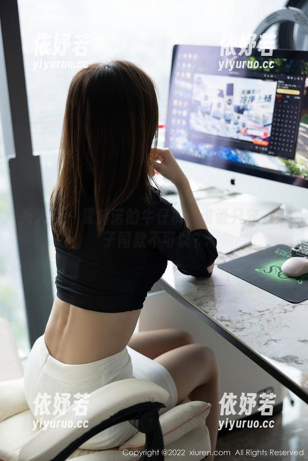 秀人网-夏旖诺 秀人网 - 夏旖诺的牛仔裤:谁说只穿一辈子同款不可以?