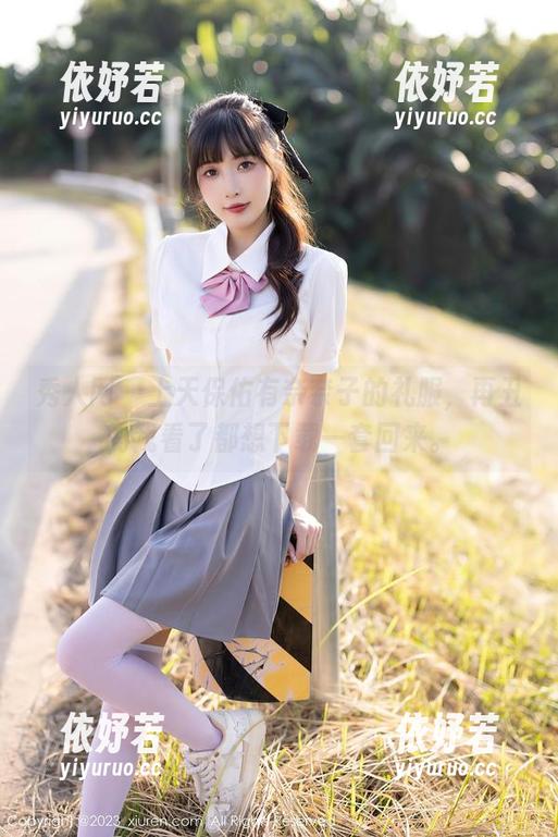 秀人网 - 上天保佑有奈奈子的礼服，再丑的我看了都想下载一套回来。