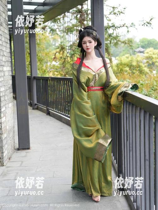秀人网-小逗逗 秀人网 - 小逗逗瑜伽图包:福利甩手,图中超能优雅转身,让你意想不到的逗趣!
