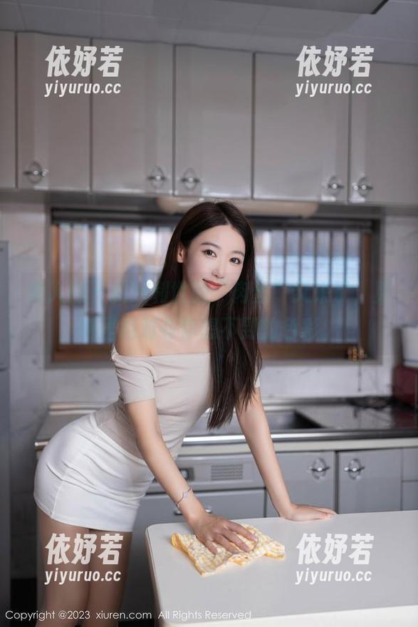 秀人网 - 抖娘利世的“肉丝”又来了，更新里绝对有你想不到的色彩。