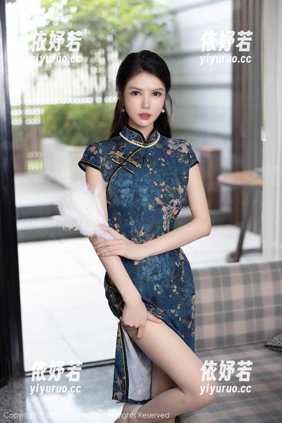 秀人网 - 月酱儿的灰丝图包，明明没啥大不了，但偏偏让我多看几眼。
