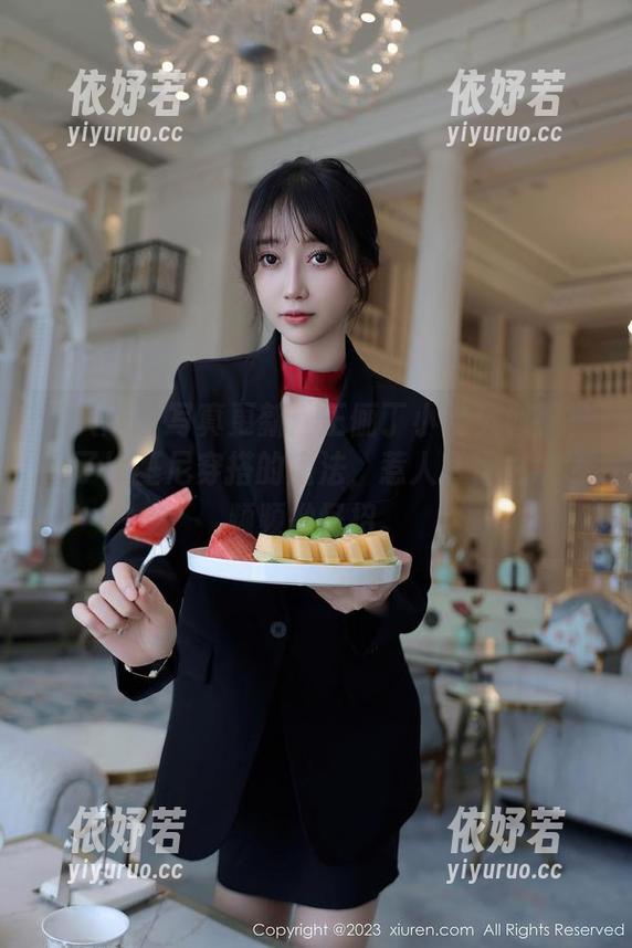 秀人网-王俪丁小宝贝 秀人网 - 写真更新:王俪丁小宝贝似乎掌握了比基尼穿搭的魔法,惹人耳目之余还频频拗怪招。