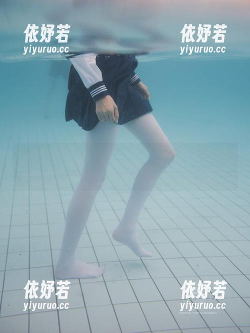紧急企划 - 原图里的小恩，护士打扮也可以这么清新？