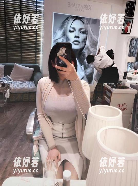 紫色哒豚豚 微密圈 - 无圣光的紫色哒豚豚白裙:让你在不自觉中开始反思袜子和裙子的配色!
