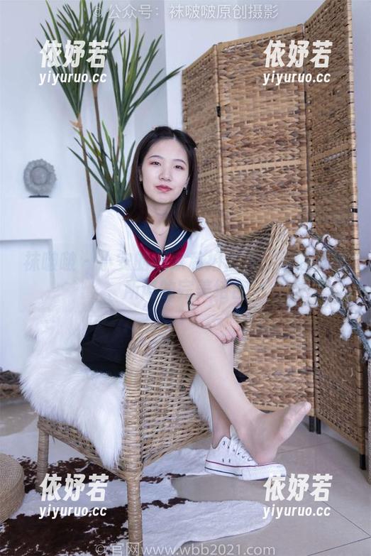 袜啵啵 - 小安的居家私拍合集：洒脱与无所谓的完美结合