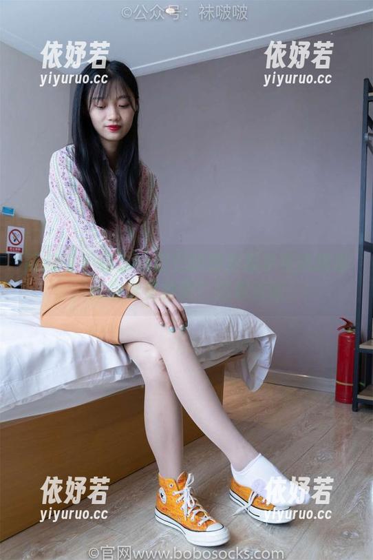 袜啵啵 - 高清小甜豆的脚对脚手互换挠脚，谁挠得更舒服？图包来啦！